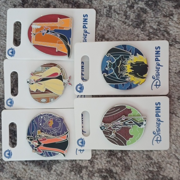 Disney pin set 5 villains, disney parks, trading Collectible pins new 2023 - Picture 1 of 3